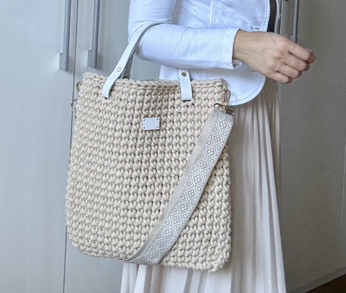 Háčkovaná taška do ruky s crossbody popruhem