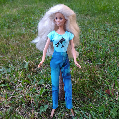 Tričko a kalhoty pro klasickou Barbie