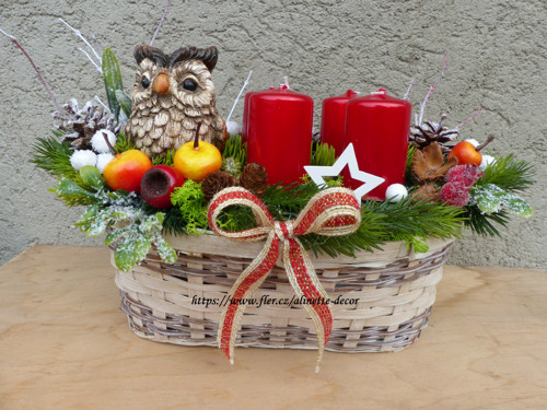 Adventní svícen se sovou v proutěném košíku