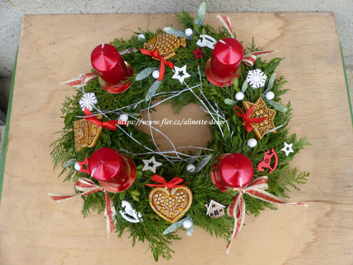Adventní věnec s keramickými perníčky, průměr 33cm — foto 1