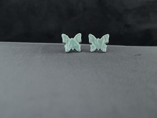 Náušnice z porcelánu, autorský motýlek 1,5 cm