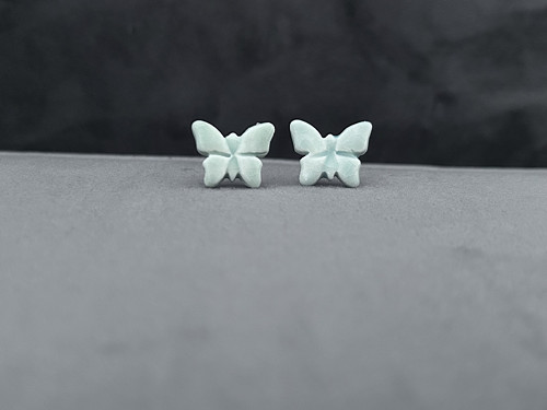 Náušnice z porcelánu, autorský motýlek 1,5 cm