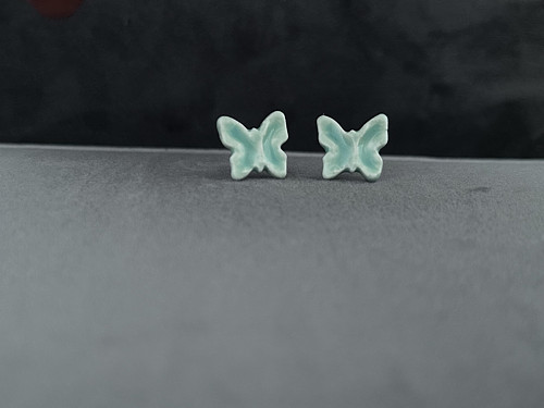 Náušnice z porcelánu, autorský motýlek 1,5 cm