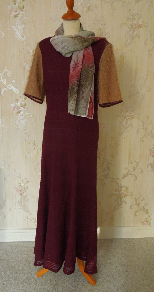 Autorské elegantní krajkové šaty