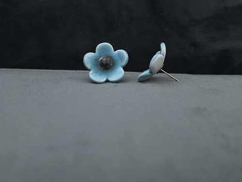Náušnice z porcelánu, autorská kytička 2,5 cm