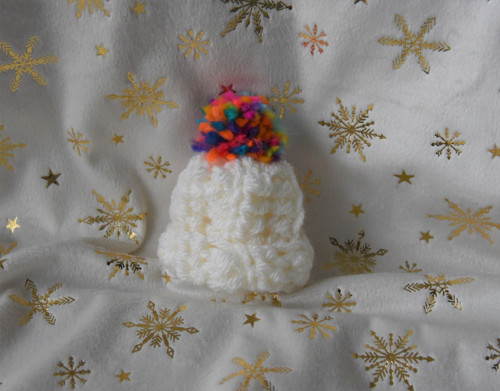 Smetanová brož kulich / beanie / čepice s bambulí