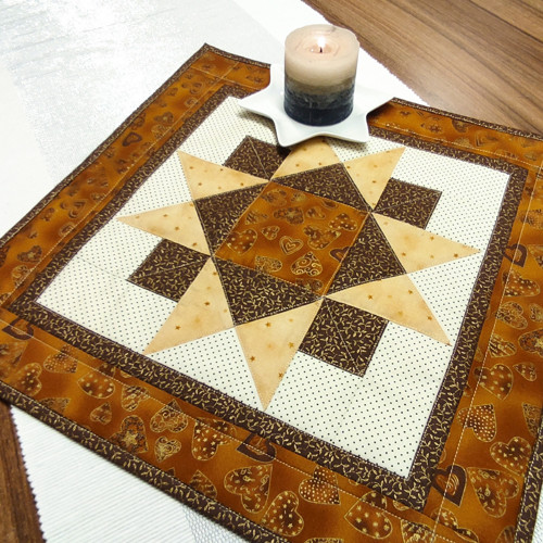 Vanoční ubrus patchwork zlatý hnědý
