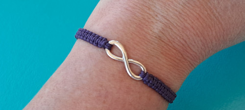 Náramek infinity