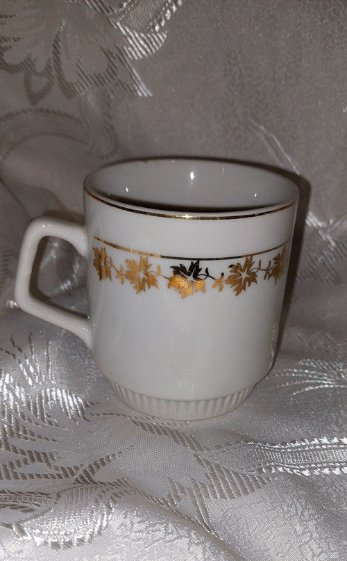Starý porcelánový hrnek