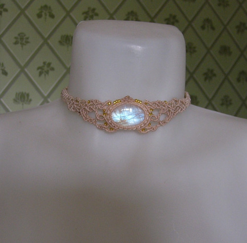 Macramé Choker s měsíčním kamenem