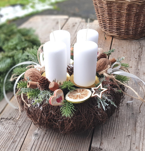 Věneček v přírodním stylu s cukrovíčky — foto 1