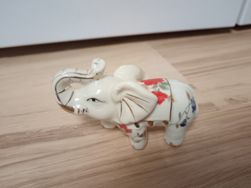 Porcelánový slon pro ŠTĚSTÍ