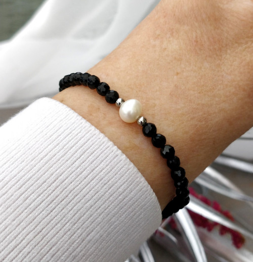 Minerální náramek /broušený spinel + perla / 0,4