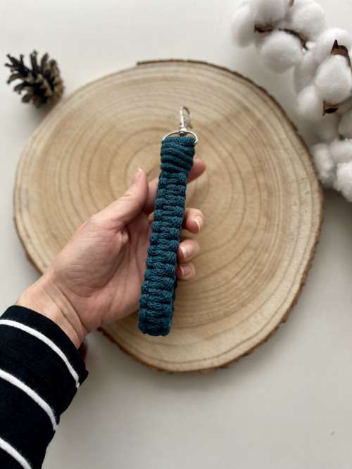 Macrame klíčenka na zápěstí