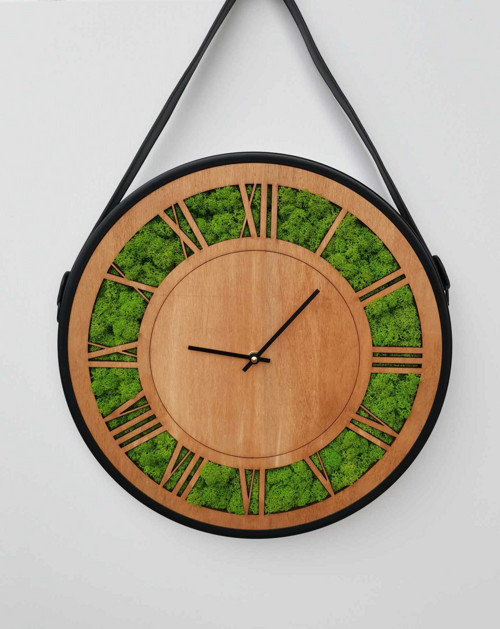 Mechové hodiny, průměr 38 cm.