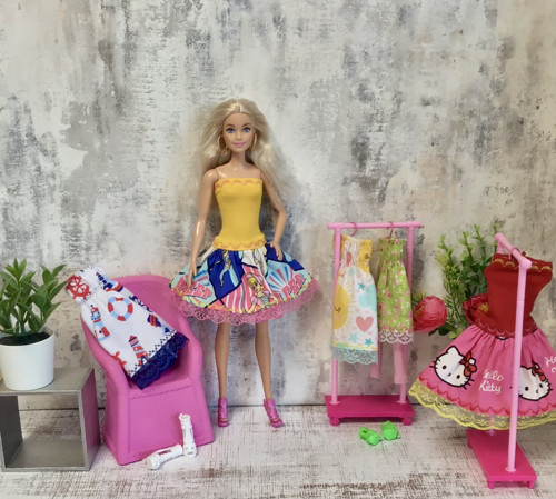 Balíček - “Ready to play”- oblečky+Barbie