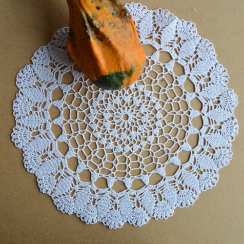 Kruhová háčkovaná bílá dečka pr.27 cm