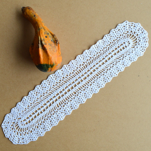 Podlouhlá háčkovaná bílá dečka, 44 x 11 cm