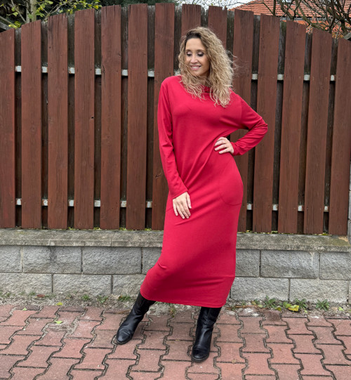 Červené šaty se stojáčkem