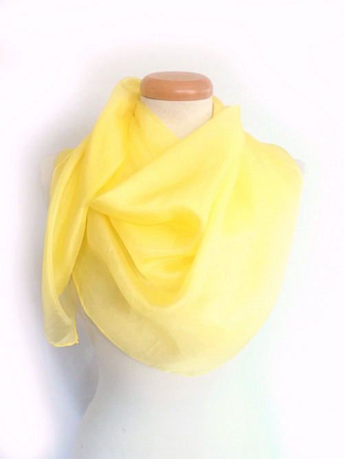 "pastel yellow" hedvábný šátek 90x90
