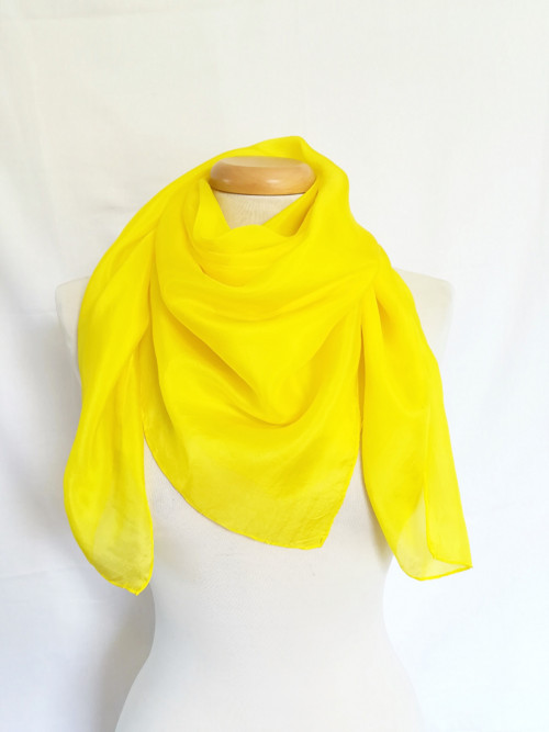 "yellow" hedvábný šátek 90x90