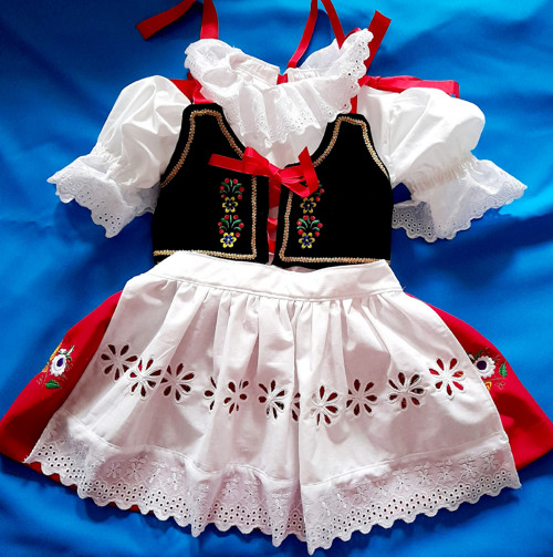 Kroje pro dvě princezny. Folklor. — foto 1