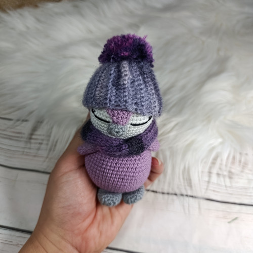 Háčkovaný tučňák miminko lila 10cm