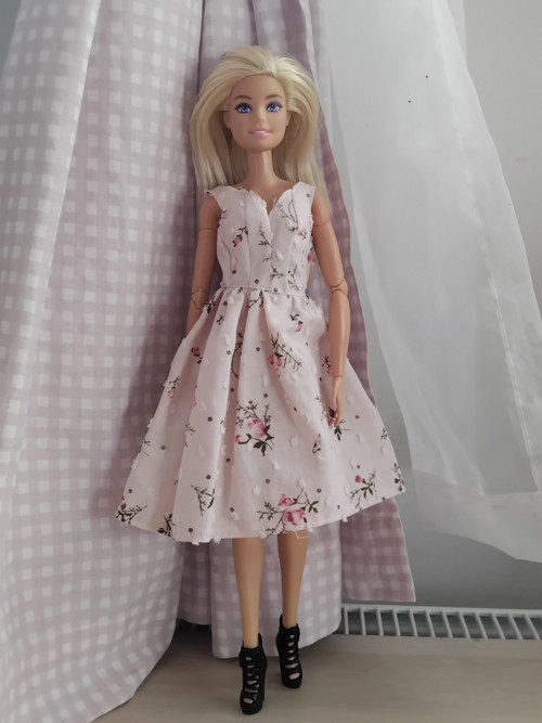 Šaty pro barbie