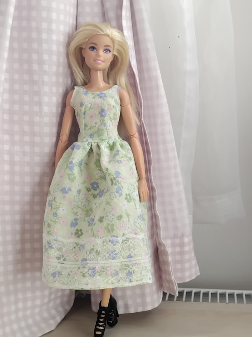 Šaty pro barbie