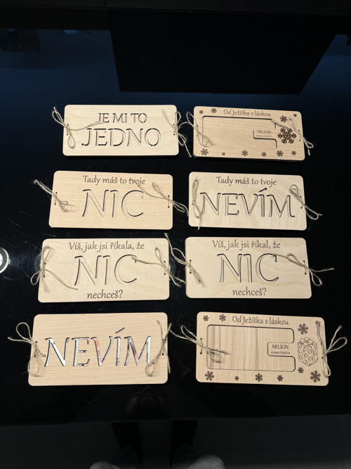 Destička na peníze