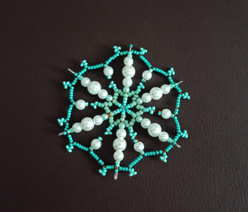 Vánoční hvězda 79, bílo zelená, 8 cm