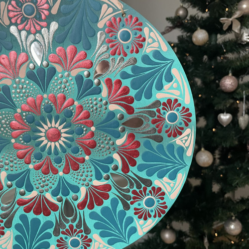 Vánoční mandala o průměru 30 cm.