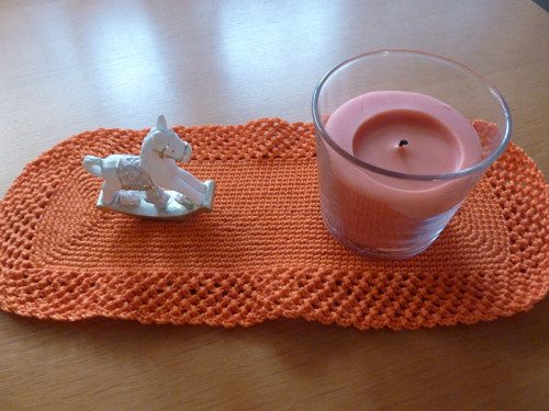 Háčkovaná dečka-oranžová na stůl
