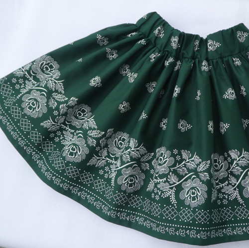 Sukienka Bordúra folk zelená 104/110