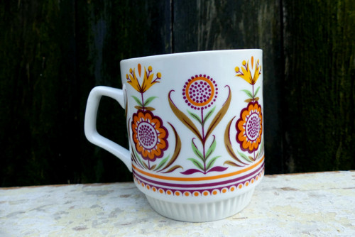 Rozkvetlý ...porcelánový hrnek, Československo
