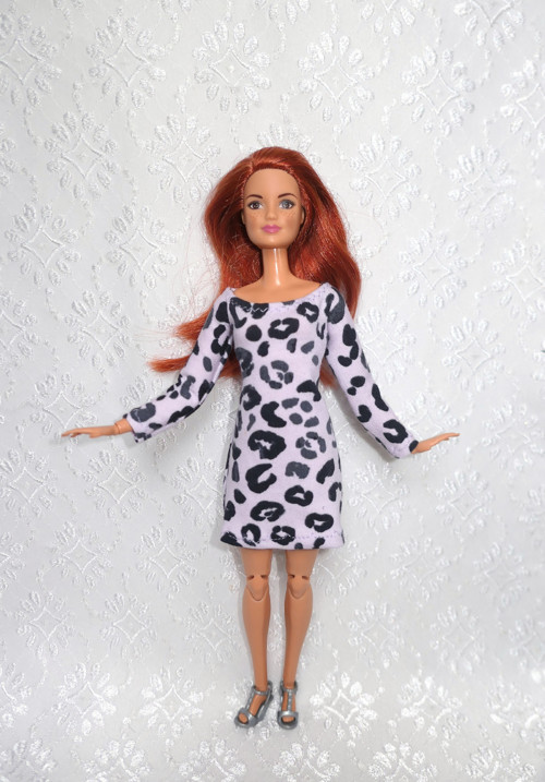 Šaty pro chladné dny pro Barbie
