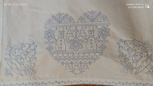 Vyšívaný vánoční ubrus - cca 92 x 48 cm