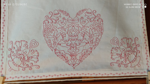 Vyšívaný vánoční ubrus - cca 91 x 47 cm