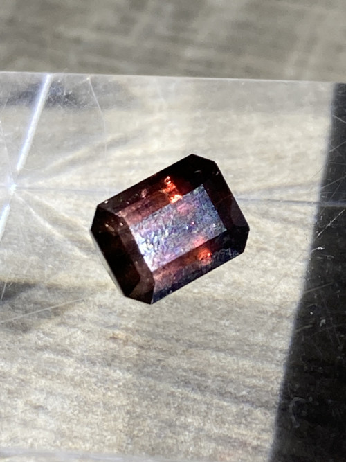 TURMALÍN bi-color- drahokam, 2.20Ct. PÁKIST.