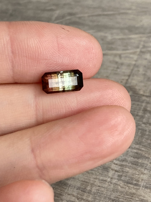 TURMALÍN tri-color- drahokam, 2.20 Ct. PÁKISTÁN