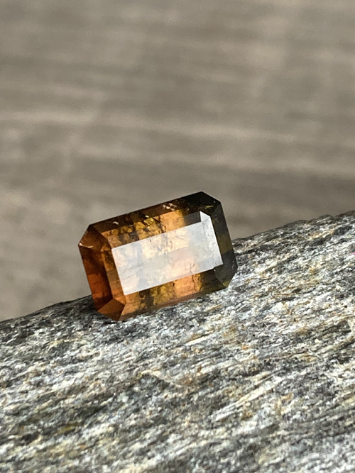 TURMALÍN zlatohnědý- drahokam, 2.20 Ct. PÁKISTÁN