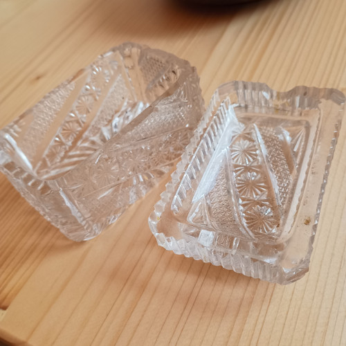 Broušená křišťálová mini dózička