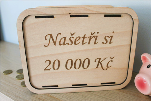 Dřevěná pokladnička "Našetři si - 20 000 Kč"