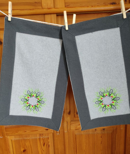 Vyšívané prostírání - cca 50 x 30 cm / SADA 2 ks