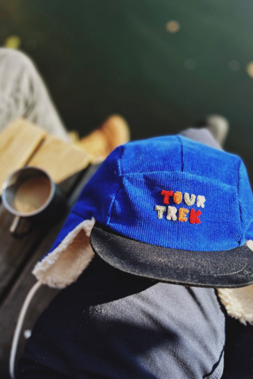 Zimní kšiltovka s klapkami na uši TOUR TREK