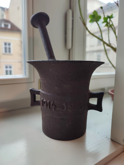 Starý Litinový Hmoždíř