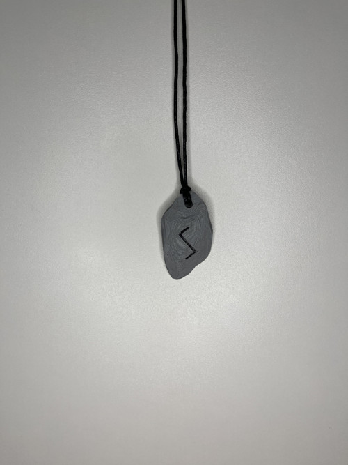 Runový náhrdelník šedý (S - Sowilo)