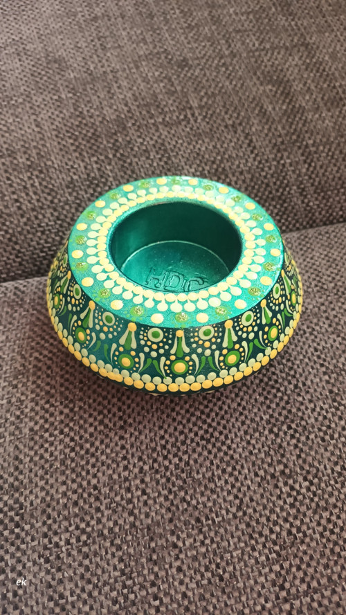 Svícen na čajovou svíčku, mandala