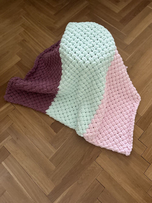 Pletená puffy deka 80 x 100 cm