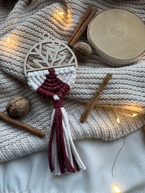Macrame baňka bordo červená